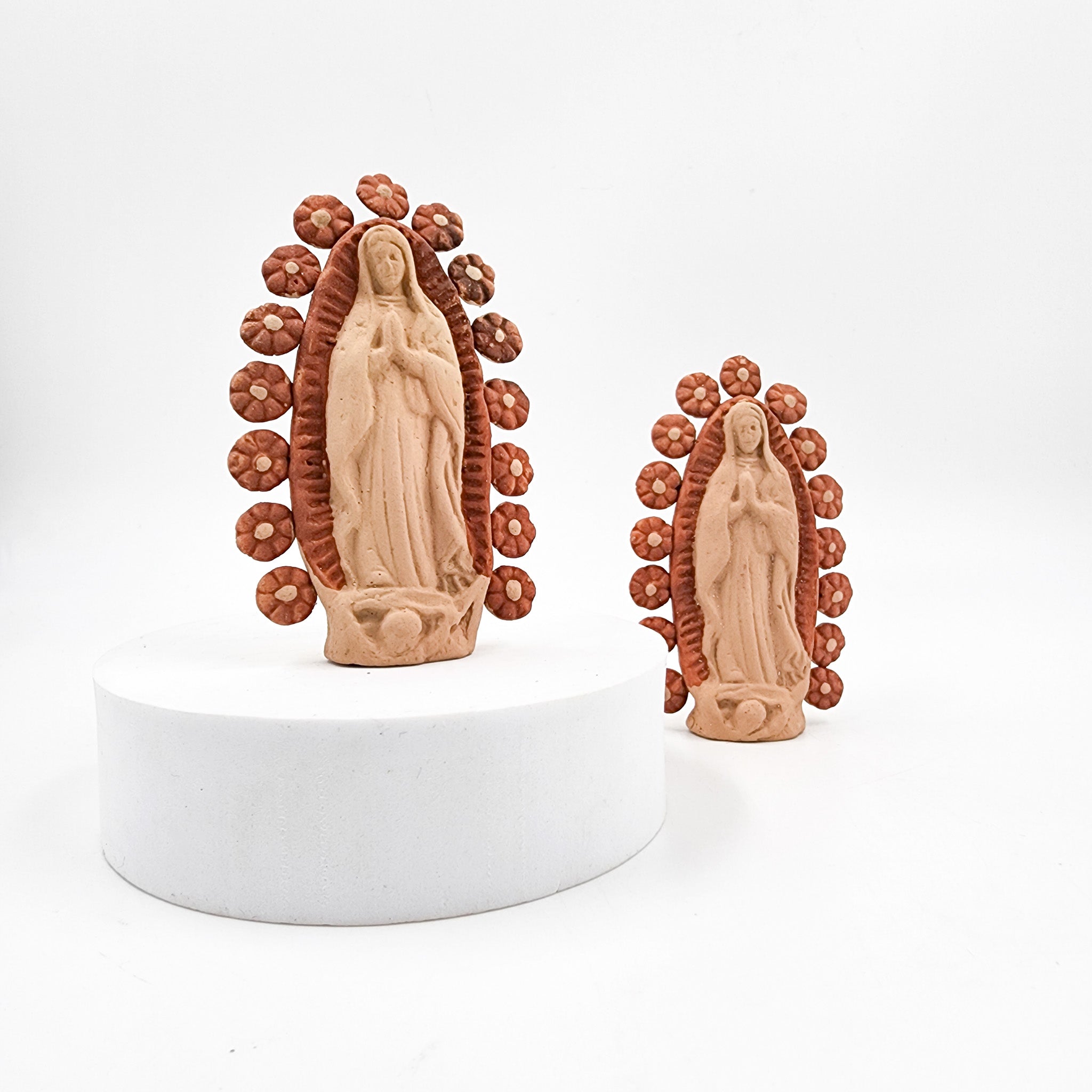 Virgen en barro artesanal