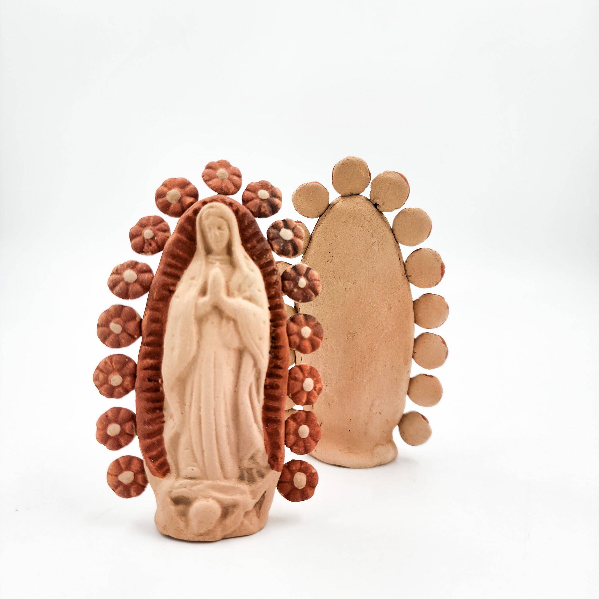 Virgen en barro artesanal