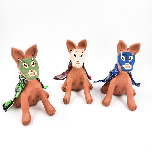 Xolito luchador de barro - sentado